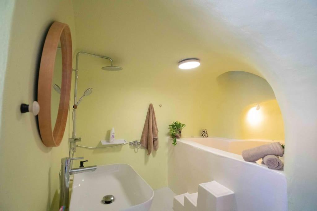Santorini Oasis- Cave House Vila Fira  Exterior foto