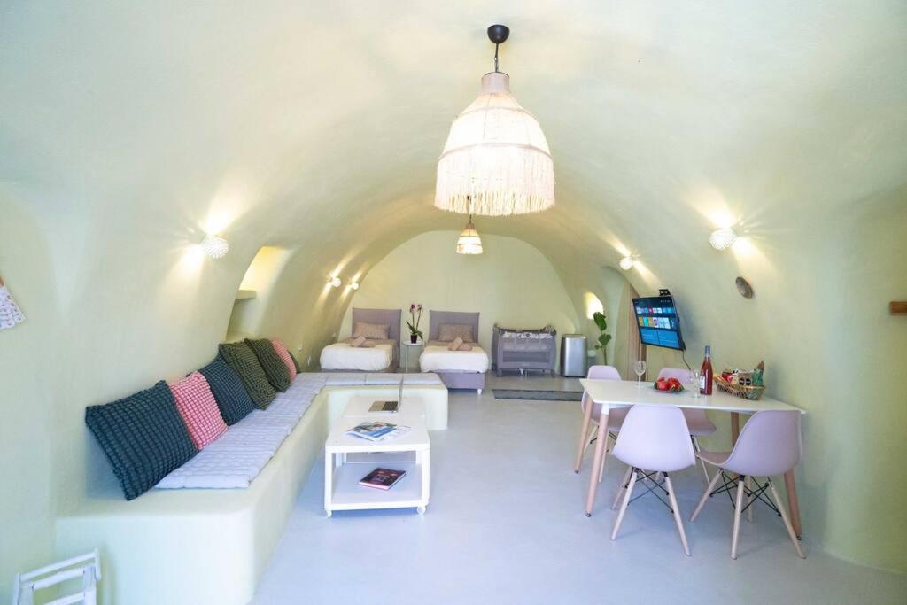 Santorini Oasis- Cave House Vila Fira  Exterior foto